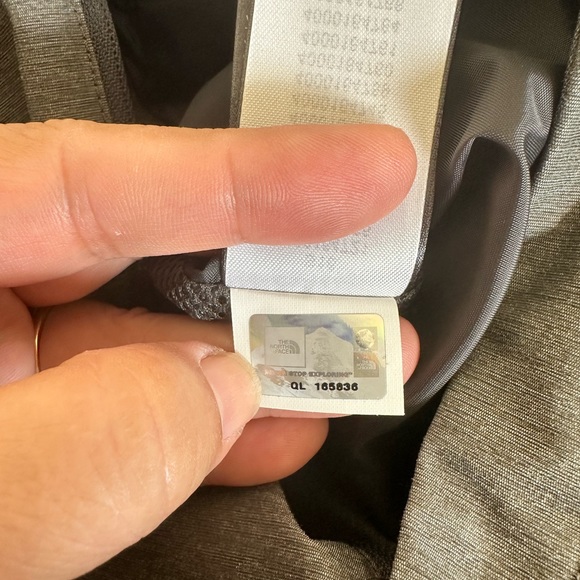 Used Men’s North Face Jacket - Picture 13 of 13